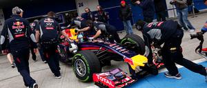 Bitte einparken. Sebastian Vettel kam in den ersten beiden Testtagen in Jerez nur auf insgesamt elf Runden. Mercedes schaffte mehr als 300. 