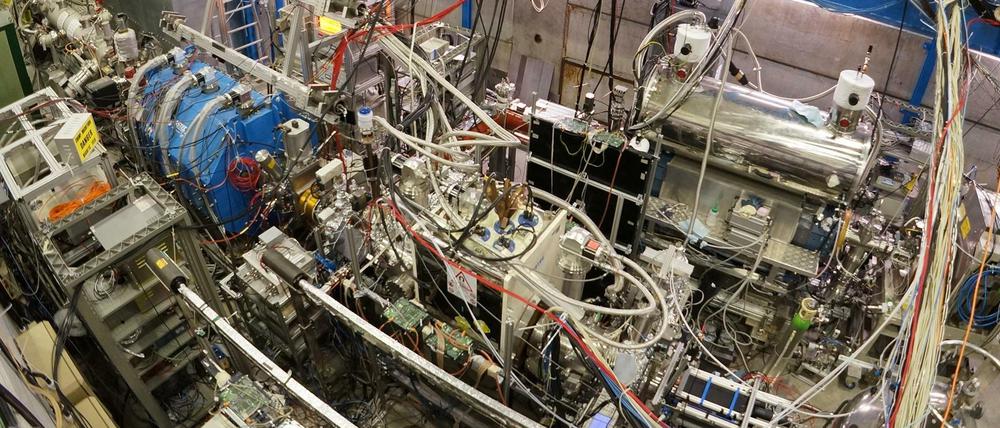 Sperrzone. Antimaterie darf nicht mit gewöhnlicher Materie in Kontakt kommen, sonst wird sie zerstört. Entsprechend aufwendig ist die Apparatur der Forscher am europäischen Kernforschungszentrum Cern in Genf