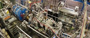 Sperrzone. Antimaterie darf nicht mit gewöhnlicher Materie in Kontakt kommen, sonst wird sie zerstört. Entsprechend aufwendig ist die Apparatur der Forscher am europäischen Kernforschungszentrum Cern in Genf