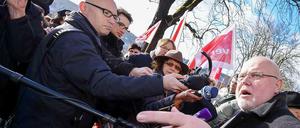 Kardinal Reinhard Marx will im Streit vermitteln. Entscheiden kann er nicht.