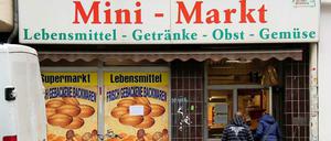 Am Rosenthaler Platz muss der letzte Lebensmittelmarkt der bei Touristen beliebten Gegend schließen.