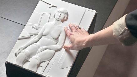 Kunst zum Anfassen. Von Rudolf Schlichters „Sitzender Jenny“ ist in der Berlinischen Galerie ein Relief ausgestellt.