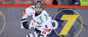 Henry Haase hat sich in der Verteidigung der Eisbären vorerst festgespielt.
