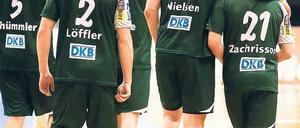 Arm in Arm zur EM. Die Schweden Jesper Nielsen und Mattias Zachrisson (rechts) sind zwei von sieben Füchse-Spielern, die zur Europameisterschaft fahren. Foto: Imago