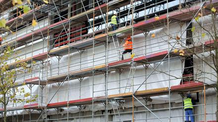 Erst unterhalb von fünf Grad wird die Arbeit auf Baustellen schwierig.