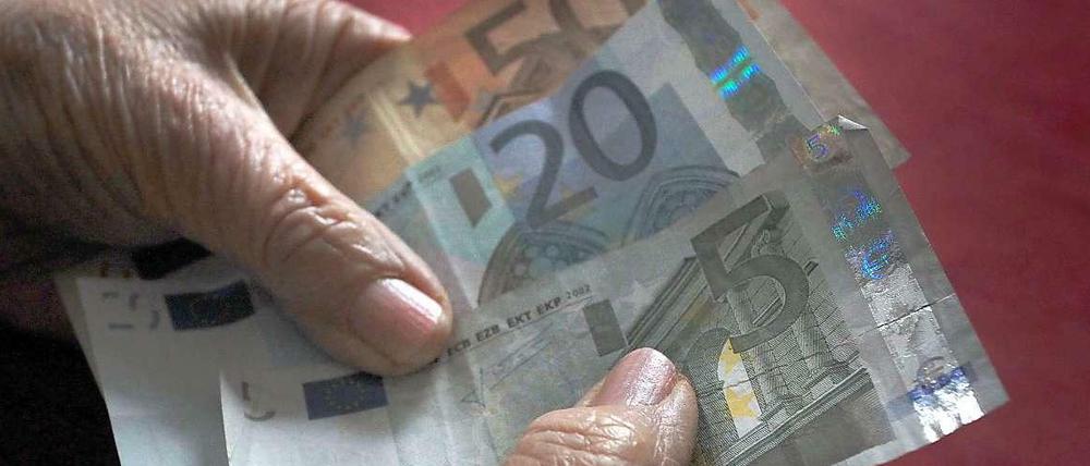 Für die Einen ist die Anrechnung von Arbeitslosigkeit bei der Rente mit 63 vor allem eine Frage der Solidarität, für die Anderen eine der Kosten.
