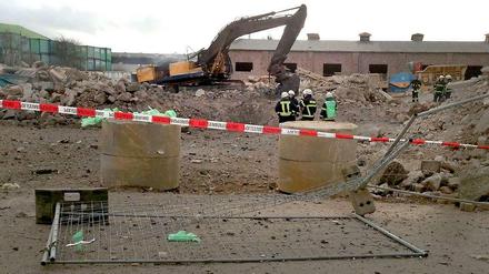 Die Rettungskräfte an der Unfallstelle in Euskirchen.