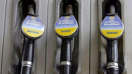 Was kostet der Sprit? Die neue Markttransparenzstelle des Bundeskartellamts hilft Autofahrern, die billigste Tankstelle zu finden.
