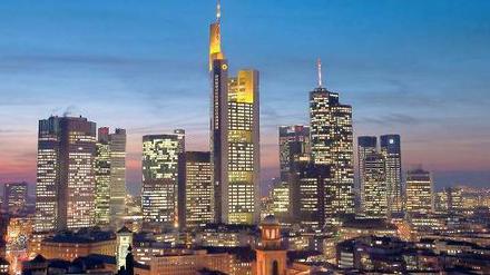 Nicht zu trübe Aussichten. Europas Institute, hier die Zentralen der Frankfurter Banken, sollen stärker reguliert werden. Foto: dpa