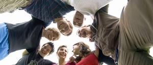 Die Zahl der engen Freunde bleibt in etwa gleich. 