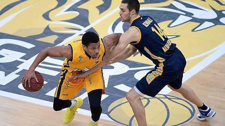 Tiger, du kommst hier nicht vorbei. Tyrone Nash (li.) und Albas Levon Kendall. 