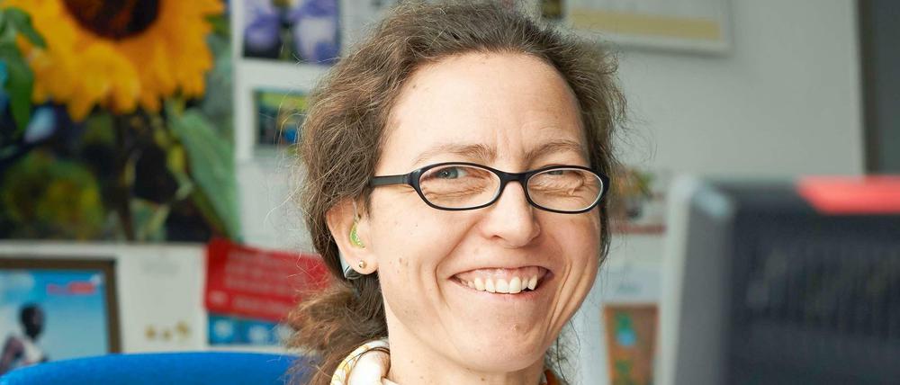 Cornelia Balke ist gehörlos – kein Hindernis für ihren Job im Rechnungswesen der Wasserbetriebe.