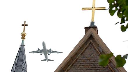 Unter dem Dach der Kirche. Religionsgemeinschaften genießen als Arbeitgeber besondere Rechte. Diese gelten aber nicht bei jedem Beschäftigungsverhältnis.