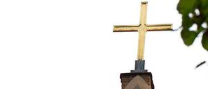 Unter dem Dach der Kirche. Religionsgemeinschaften genießen als Arbeitgeber besondere Rechte. Diese gelten aber nicht bei jedem Beschäftigungsverhältnis.