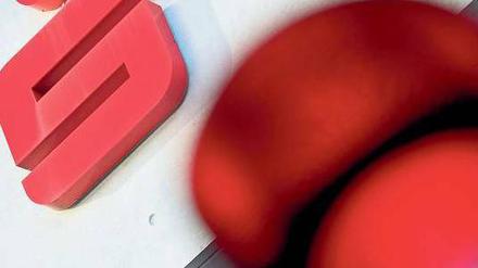 Warnsignal. Weil die Zinsen niedrig sind, verdienen Banken weniger Geld. Foto: dpa