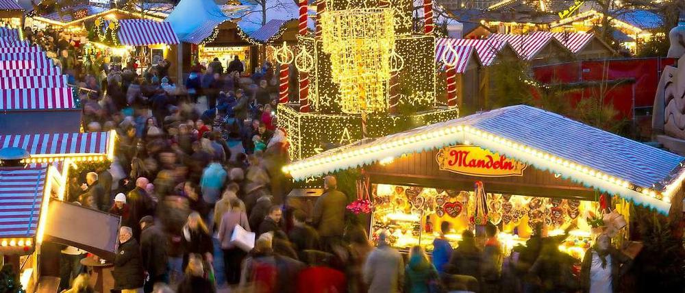 In Berlin-Kreuzberg wurde darüber diskutiert, ob der Weihnachtsmarkt in Winterfest umbenannt werden sollte. Der Weihnachtsmarkt auf dem Breitscheidplatz (Bild) heißt nach wie vor Weihnachtsmarkt.
