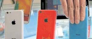 An den Farben hat’s wohl nicht gelegen, dass die Chinesen bislang lieber zu heimischen Geräten gegriffen haben als zu Apple-Smartphones. Foto: Reuters