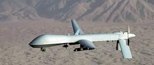 Diese Drohne des Typs "MQ-1Predator" fliegt über Libyen. Die US-Airforce nutzt sie zur Luftaufklärung, stattet einige Modelle aber auch mit Raketen aus.