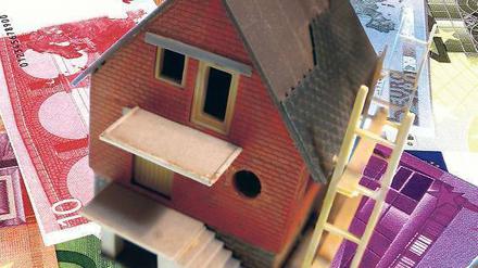 Kostenfalle Hausbau. Banken müssen in Zukunft ein einheitliches europäisches Informationsblatt nutzen, damit Käufer Kredite besser vergleichen können.