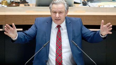 Ein turbulentes Jahr liegt hinter ihm - doch Klaus Wowereit lässt sich nichts anmerken. 