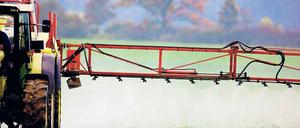 Gefahr oder Nutzen? In der weitgehend industrialisierten Landwirtschaft Brandenburgs wird Glyphosat auf den Monokulturen in immer größeren Mengen versprüht. Foto: Paul Zinken/dpa