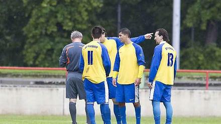  Es gibt viele schwule Amateure, die Angst haben, sich zu erklären. Homophobie im Sport.