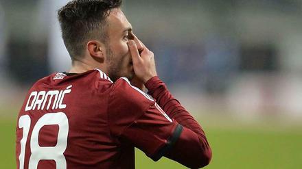 An die eigene Nase gefasst: Nürnbergs Josip Drmic.