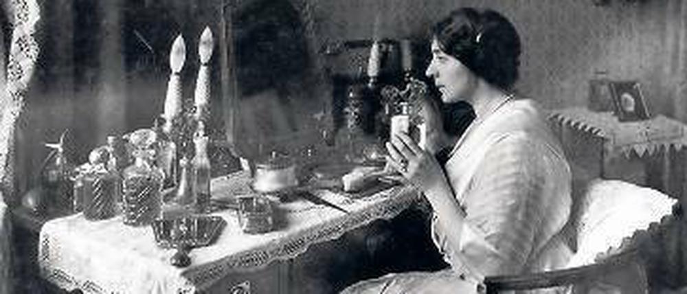 Bin ich schön? Fritzi Massary, Berlins Königin der Operette, im Jahr 1912, fotografiert von Waldemar Titzenthaler.