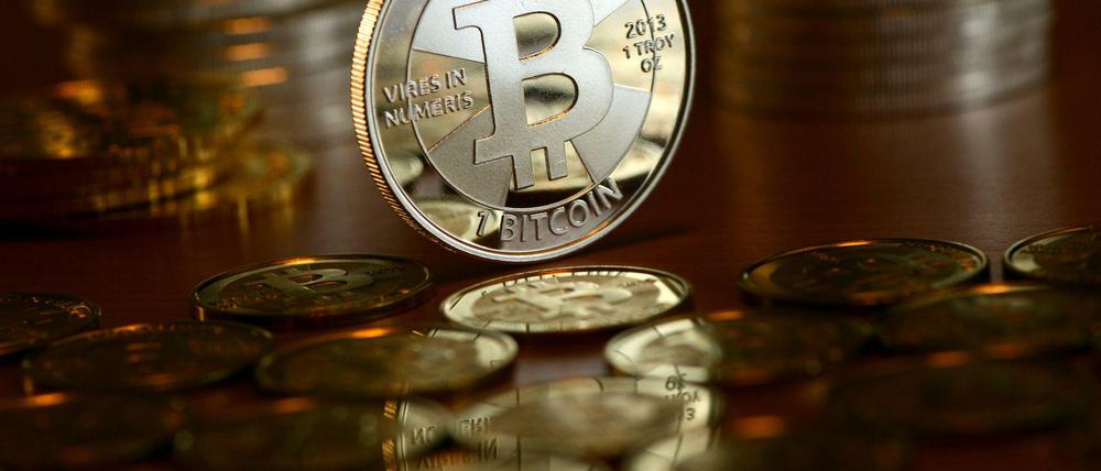 Gibt's doch gar nicht. Mit dem Bitcoin als Münze kann man nicht bezahlen. Die Währung entsteht im Computer.
