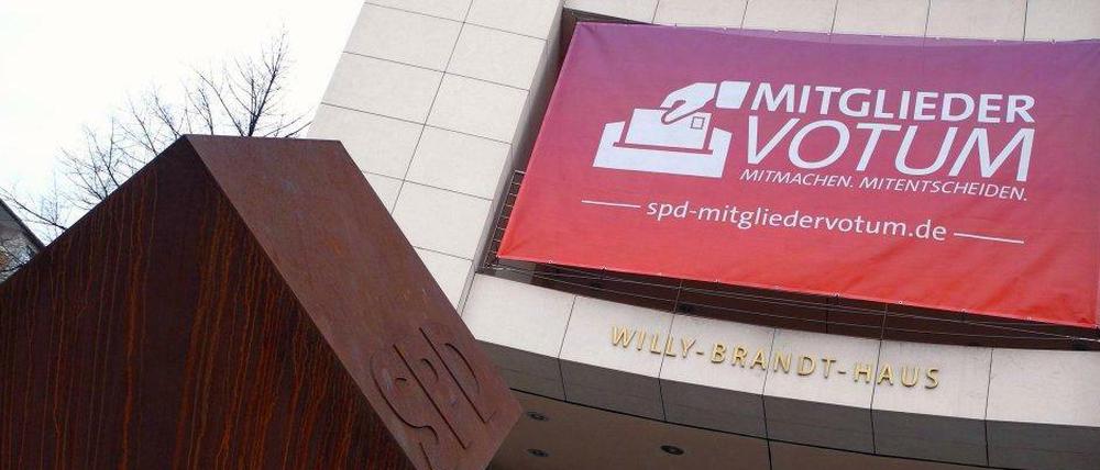 Willy-Brandt-Haus in Berlin: Opfer der Drohanrufe berichten, dass die Nummer der Parteizentrale auf dem Handy-Display erschien.