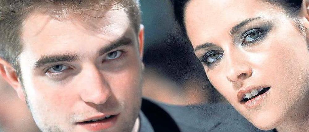 Teenie-Idole im TV: Vampir Edward (Robert Pattinson) und seine Menschenfreundin Bella (Kristen Stewart). Foto: dpa