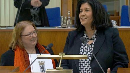 Amtsantritt. Stadträtin Dagmar König (links) bekam ihre Ernennungsurkunde von BVV-Vorsteherin Judith Stückler.