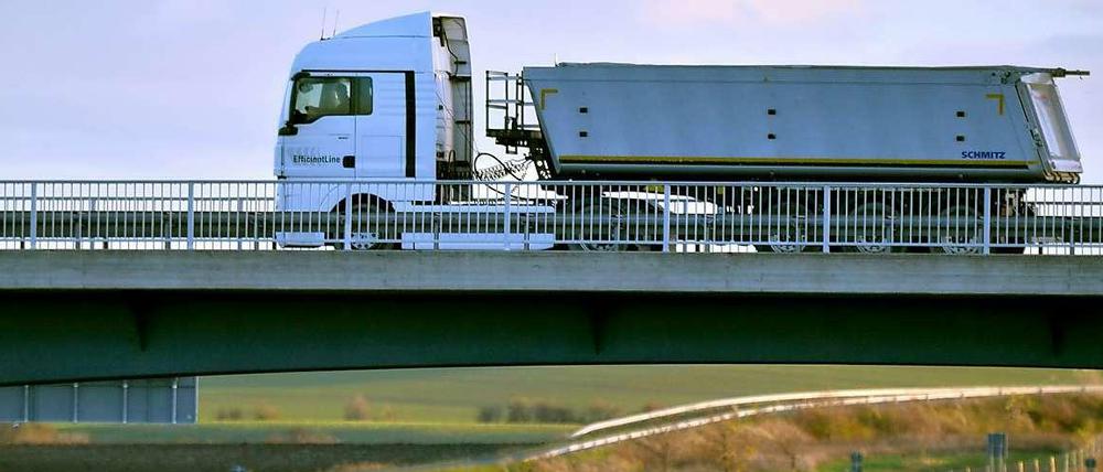 Deutschlands Wirtschaft geht es gut - doch die Bundesrepublik fährt auf Verschleiß. Wichtige Investitionen in die Infrastruktur wie Brücken oder Straßen bleiben aus. 