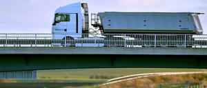 Deutschlands Wirtschaft geht es gut - doch die Bundesrepublik fährt auf Verschleiß. Wichtige Investitionen in die Infrastruktur wie Brücken oder Straßen bleiben aus. 