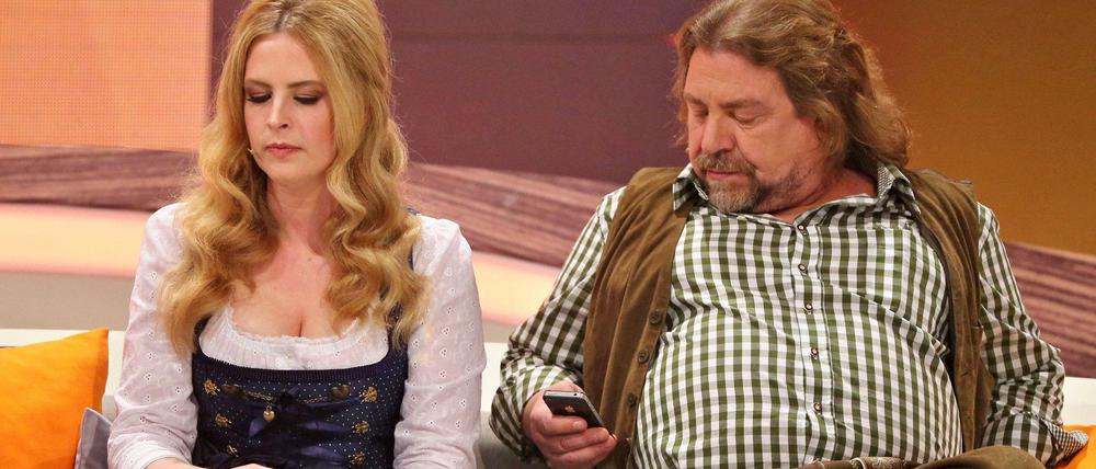 Akku fast leer. Armin Rohde lässt seine Follower wissen, dass er mit Fieberkopf an "Wetten, dass..?" teilnimmt. Neben ihm Diana Amft.