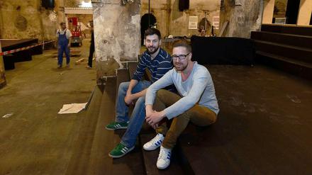 Wir sind’s, die neuen Nachbarn. Marcel Weber (mit Brille) und Thomas Sielaff in ihrer neuen Lokalität, in der derzeit noch die Handwerker ackern.