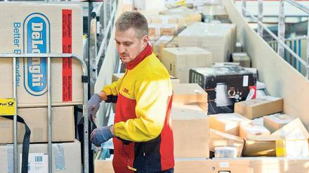 Paketflut. Der florierende Onlinehandel sorgt auch bei der Post für gute Geschäfte.