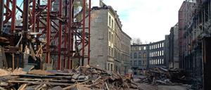 Jetzt Ruine. Im August kündigte das Studio das Ende der „Berliner Straße“ an. Ihre Fassaden erwiesen sich aber als ziemlich stabil. 