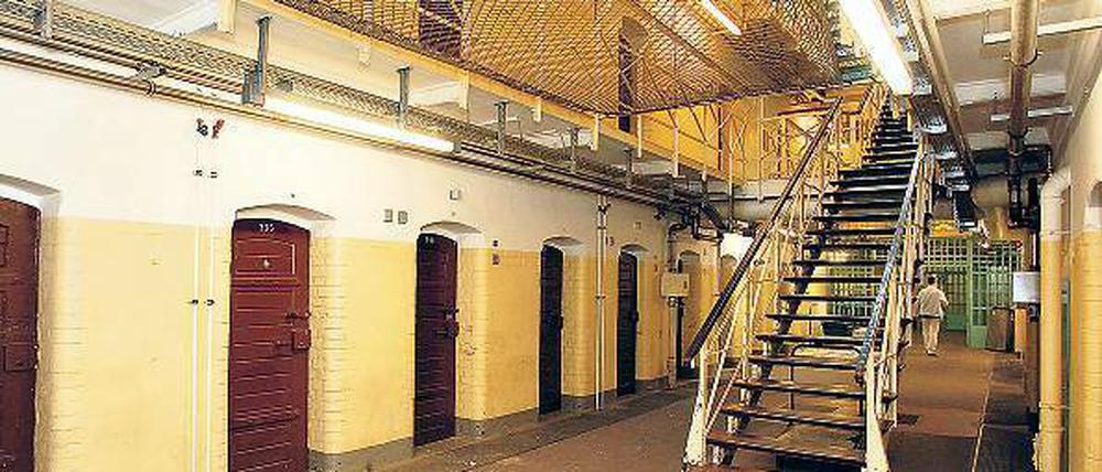 Hinter Gittern. Insgesamt 863 Gefangene sind derzeit in der JVA Tegel hinter Türen wie diesen untergebracht. 