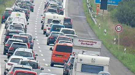 Maut auch bei Stau – so wie hier auf der A 7 im Norden in diesem Sommer. 