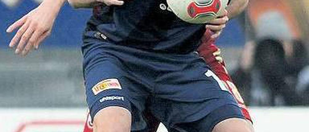 Halb und halb. Simon Terodde traf in Regensburg doppelt, durfte mit Union aber trotzdem nur einen Punkt mitnehmen. Foto: dpa