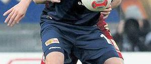 Halb und halb. Simon Terodde traf in Regensburg doppelt, durfte mit Union aber trotzdem nur einen Punkt mitnehmen. Foto: dpa