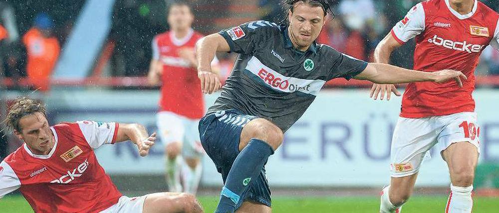 Niederlagen in Serie. Sören Brandy (l.) und der 1. FC Union sahen gegen andere Spitzenteams wie hier Fürth oft nicht gut aus. 