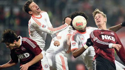 Ordnung ist anders. Die Münchner Mannschaft von Trainer Jupp Heynckes wirkte in Nürnberg bei weitem nicht so souverän wie zuletzt. Foto: dapd
