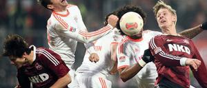 Ordnung ist anders. Die Münchner Mannschaft von Trainer Jupp Heynckes wirkte in Nürnberg bei weitem nicht so souverän wie zuletzt. Foto: dapd