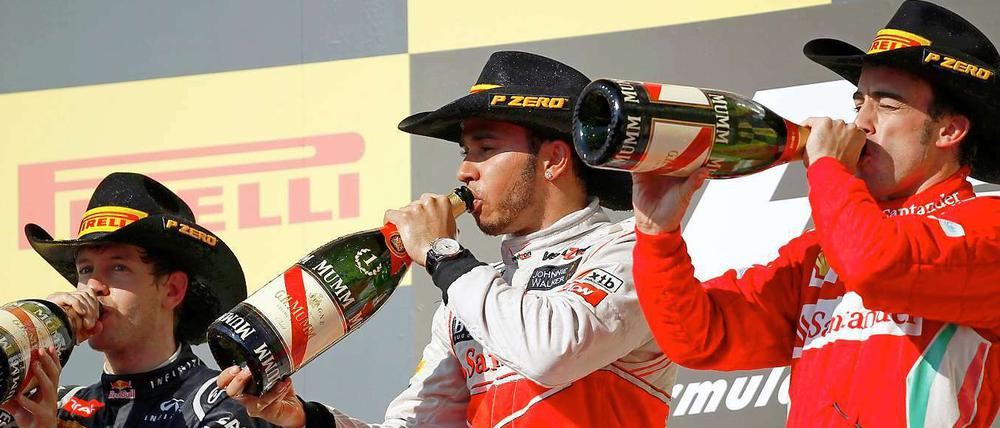 Warten auf die Entscheidung. Sebastian Vettel (links) wurde beim Großen Preis der USA nur Zweiter hinter Lewis Hamilton.