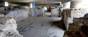 Schlosskammer. Unter dem Schloss lagen die Kammer des Schlosskommandanten, die Stube des Portiers, die Küche und später auch Heizungsräume.