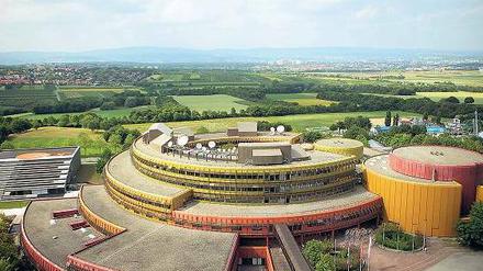 Politisch-medialer Komplex? Die Verfassungsrechtler wollen das ZDF – im Bild der Hauptsitz am Mainzer Lerchenberg – gründlich durchleuchten. Foto: dpa