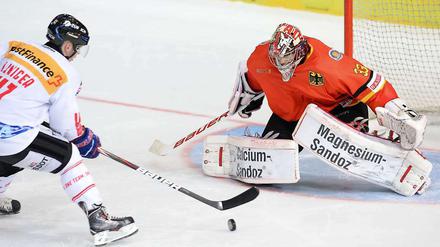 Kein Glück. Torwart Danny aus den Birken im Penaltyschießen.