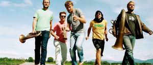 Chiemgauer Jungs. La Brass Banda noch in Sommerbesetzung. Von links: Manuel Winbeck, Manuel da Coll, Stefan Dettl, Oliver Wrage, Andreas Hofmeir.